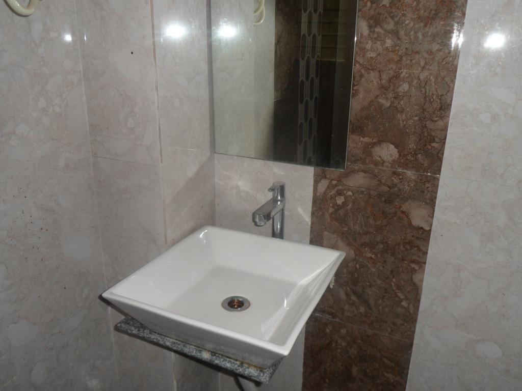 Hotel Canada Palace Watuwa Εξωτερικό φωτογραφία