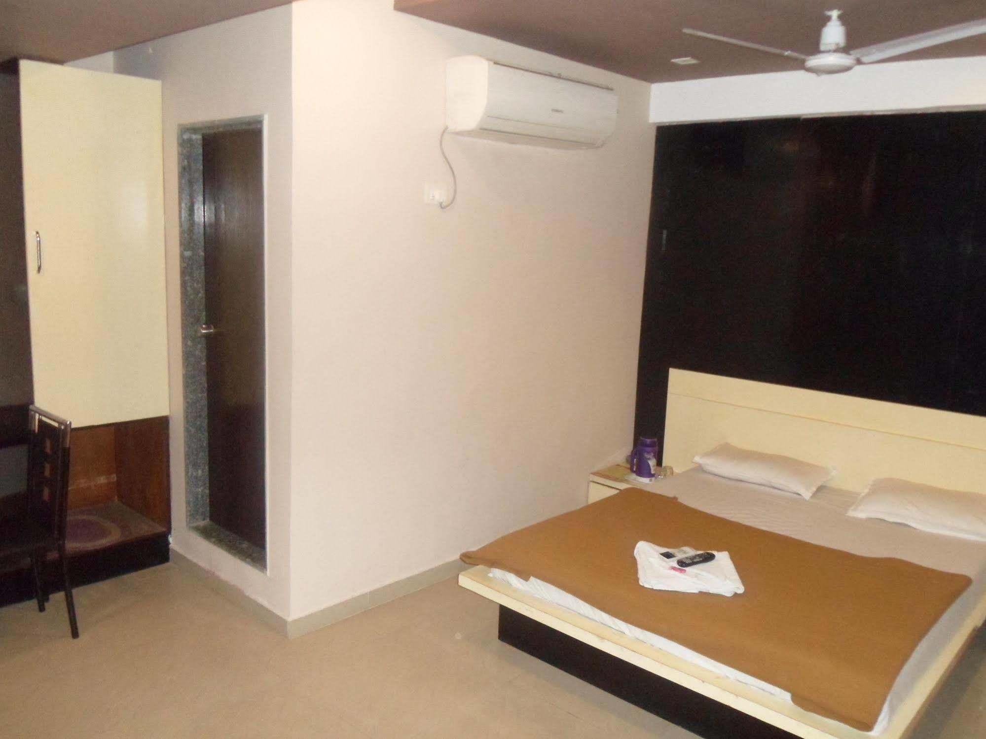 Hotel Canada Palace Watuwa Εξωτερικό φωτογραφία